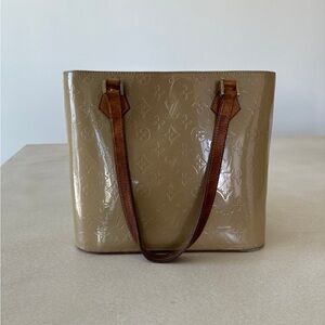 Louis Vuitton Patent leather Vernis Beige/Yellow